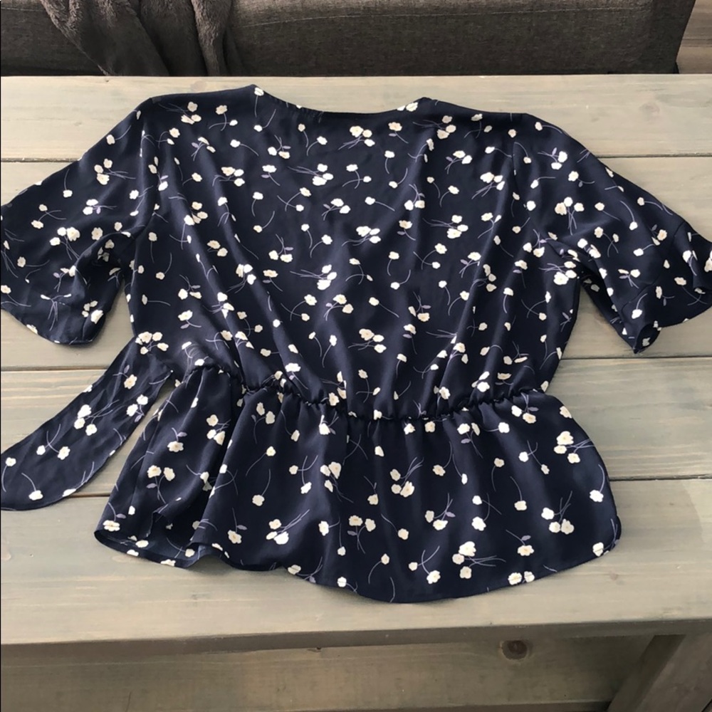 Lush Floral Faux Wrap Top size XL - Picture 8 of 9